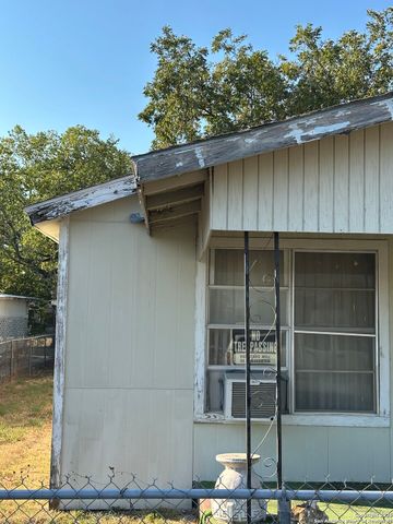 549 Collins, Seguin, TX 78155