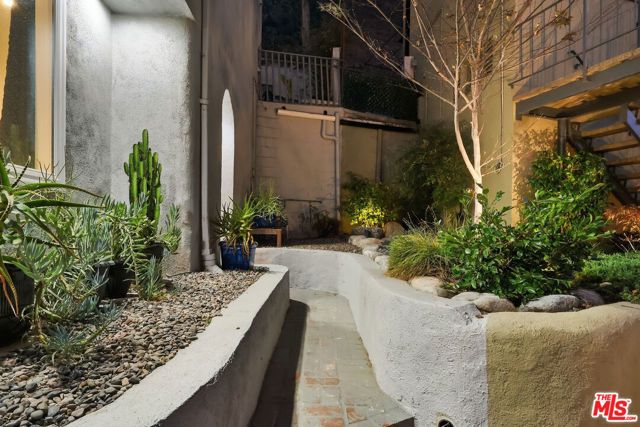 2251 Lyric Avenue, Los Angeles, CA 90027