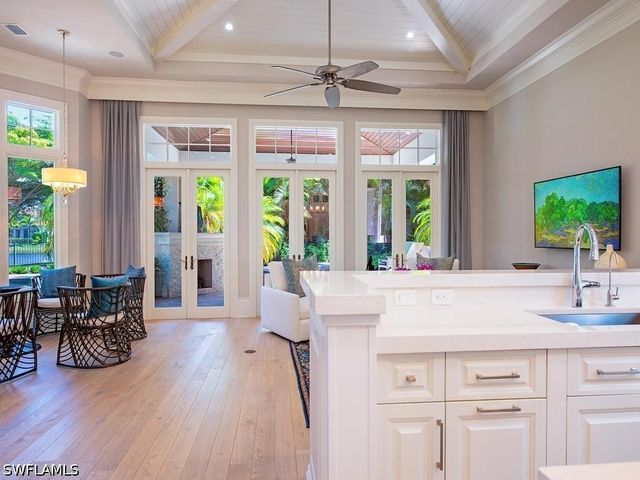 2202 Miramonte WAY, Naples, FL 34105