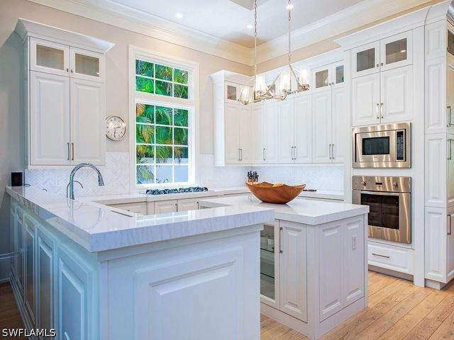 2202 Miramonte WAY, Naples, FL 34105