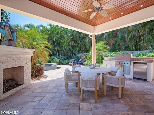 2202 Miramonte WAY, Naples, FL 34105