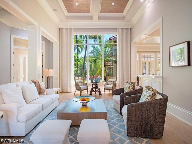 2202 Miramonte WAY, Naples, FL 34105