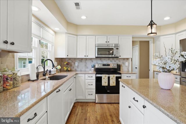 44 BELMONT CT, Shenandoah Junction, WV 25442