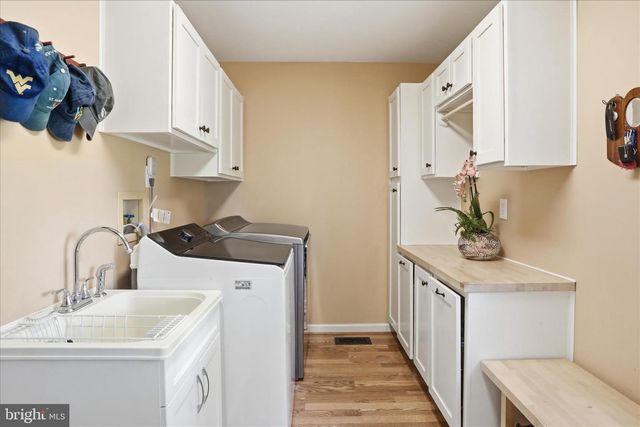 44 BELMONT CT, Shenandoah Junction, WV 25442
