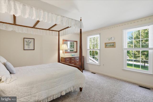 44 BELMONT CT, Shenandoah Junction, WV 25442