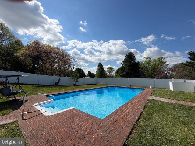 44 BELMONT CT, Shenandoah Junction, WV 25442