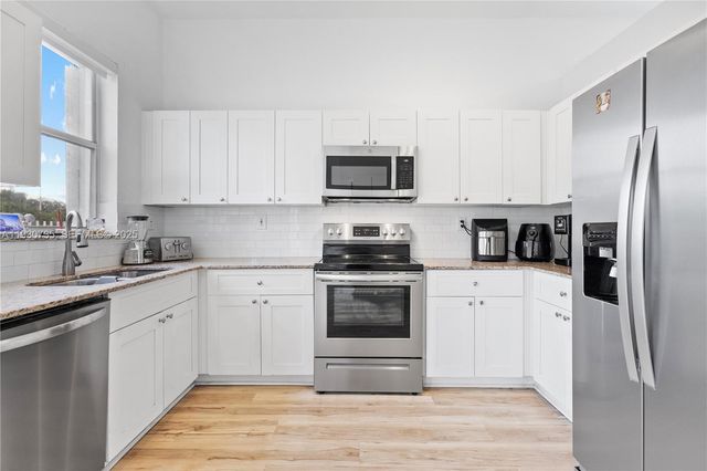 10613 NW 57th St, Doral, FL 33178