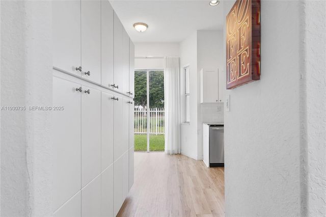 10613 NW 57th St, Doral, FL 33178