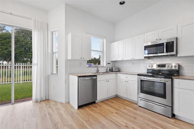 10613 NW 57th St, Doral, FL 33178