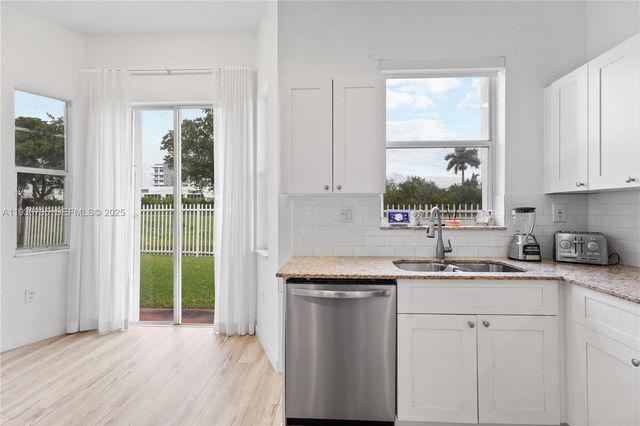 10613 NW 57th St, Doral, FL 33178