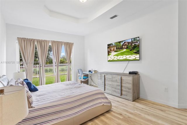 10613 NW 57th St, Doral, FL 33178