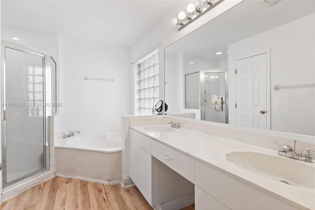 10613 NW 57th St, Doral, FL 33178