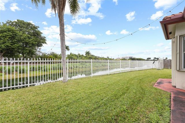 10613 NW 57th St, Doral, FL 33178
