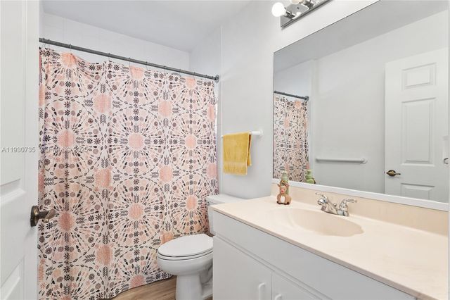 10613 NW 57th St, Doral, FL 33178