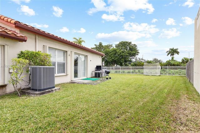 10613 NW 57th St, Doral, FL 33178