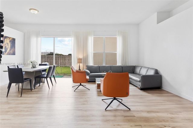 10613 NW 57th St, Doral, FL 33178