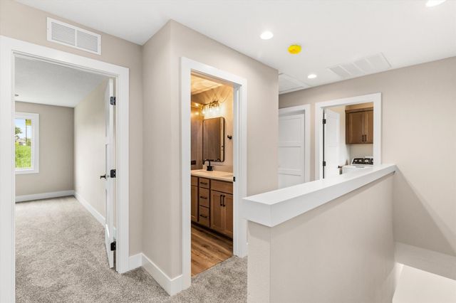 2725 Yordi Drive Drive, Norwalk, IA 50211