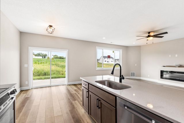 2725 Yordi Drive Drive, Norwalk, IA 50211