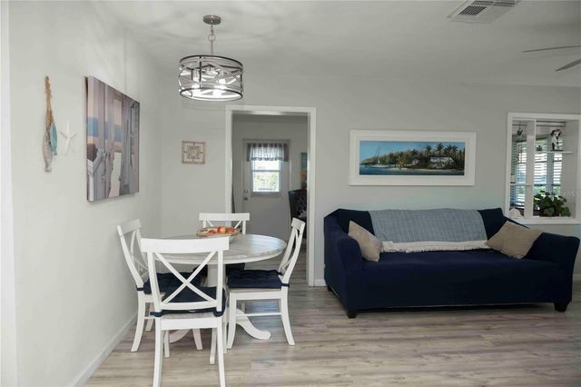 6061 CORAL WAY, Bradenton, FL 34207