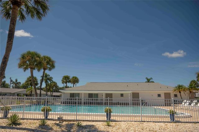 6061 CORAL WAY, Bradenton, FL 34207