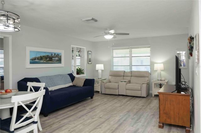 6061 CORAL WAY, Bradenton, FL 34207