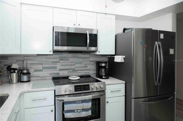 6061 CORAL WAY, Bradenton, FL 34207