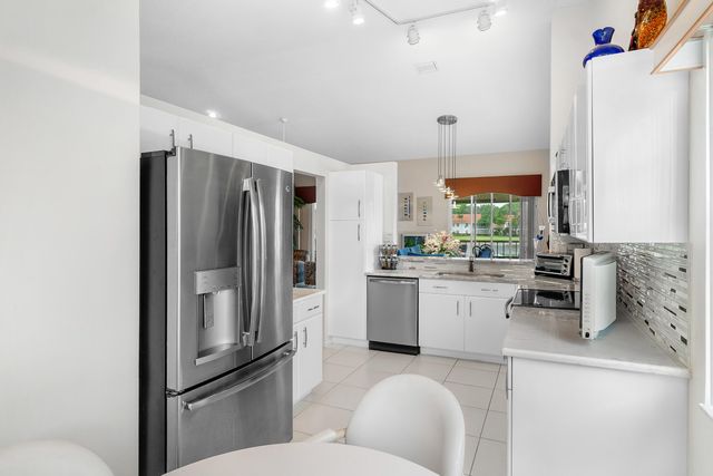 9829 Seacrest Circle 202, Boynton Beach, FL 33437