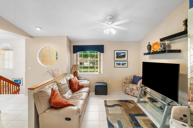 9829 Seacrest Circle 202, Boynton Beach, FL 33437