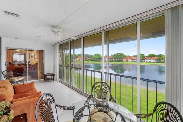9829 Seacrest Circle 202, Boynton Beach, FL 33437