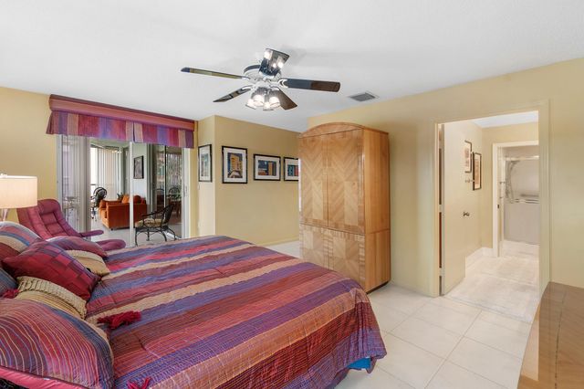 9829 Seacrest Circle 202, Boynton Beach, FL 33437