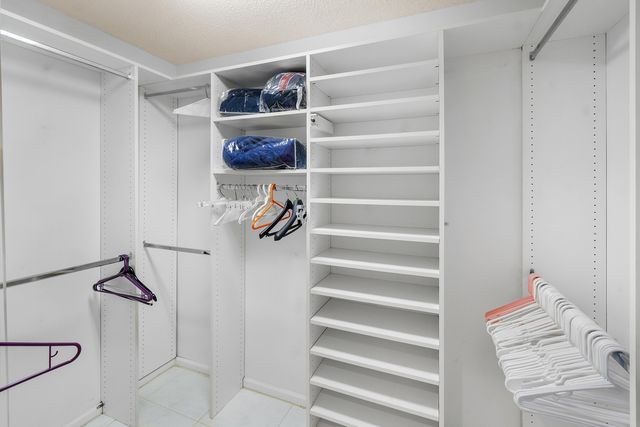 9829 Seacrest Circle 202, Boynton Beach, FL 33437
