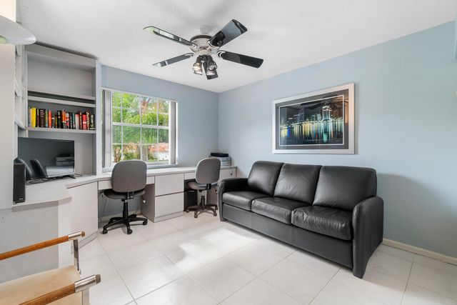 9829 Seacrest Circle 202, Boynton Beach, FL 33437