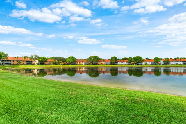 9829 Seacrest Circle 202, Boynton Beach, FL 33437
