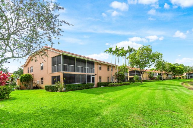 9829 Seacrest Circle 202, Boynton Beach, FL 33437