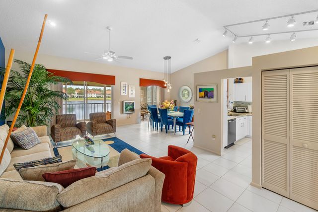 9829 Seacrest Circle 202, Boynton Beach, FL 33437