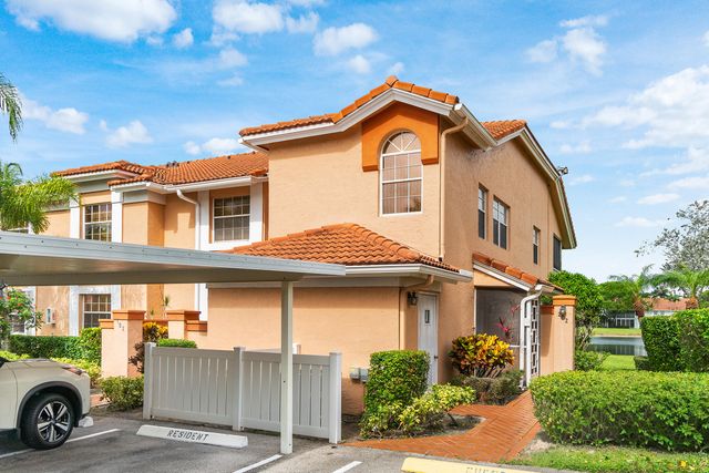9829 Seacrest Circle 202, Boynton Beach, FL 33437