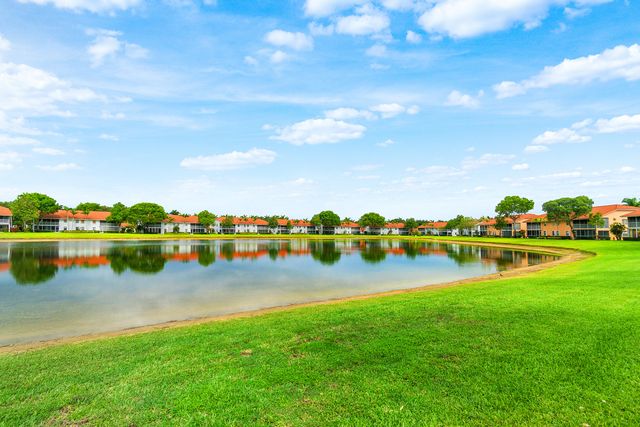 9829 Seacrest Circle 202, Boynton Beach, FL 33437
