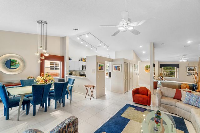 9829 Seacrest Circle 202, Boynton Beach, FL 33437