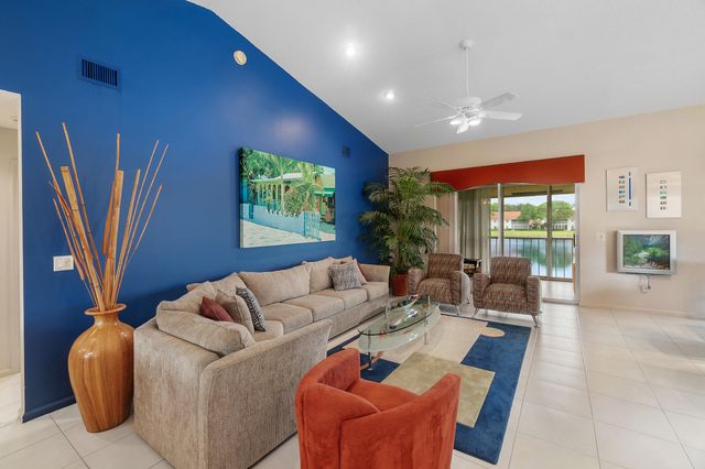 9829 Seacrest Circle 202, Boynton Beach, FL 33437