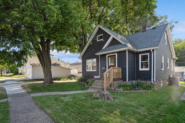 2216 N Sturdevant Street, Davenport, IA 52804