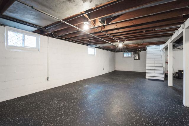 2216 N Sturdevant Street, Davenport, IA 52804