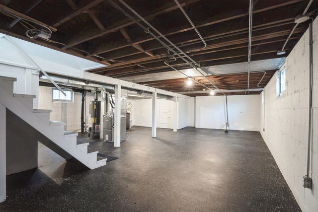 2216 N Sturdevant Street, Davenport, IA 52804