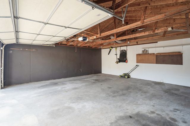 2216 N Sturdevant Street, Davenport, IA 52804