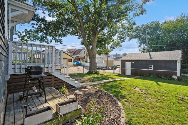 2216 N Sturdevant Street, Davenport, IA 52804