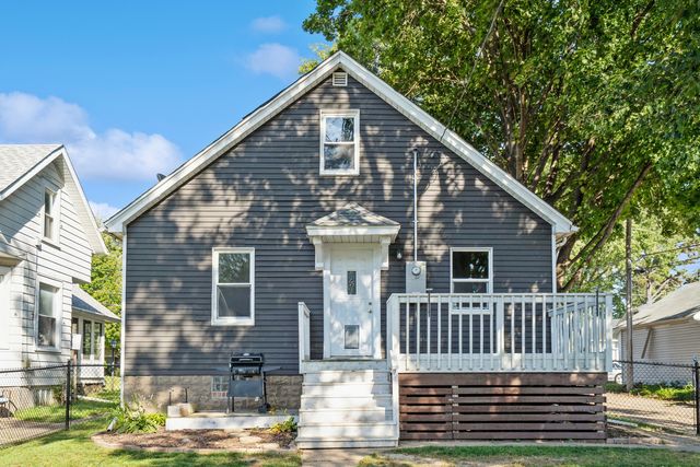 2216 N Sturdevant Street, Davenport, IA 52804