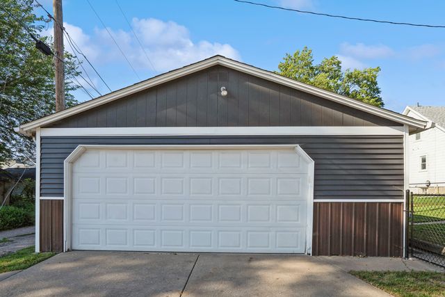 2216 N Sturdevant Street, Davenport, IA 52804