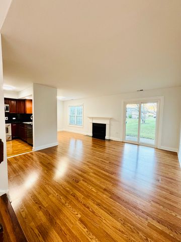 35 Foxcroft Road 115, Naperville, IL 60565