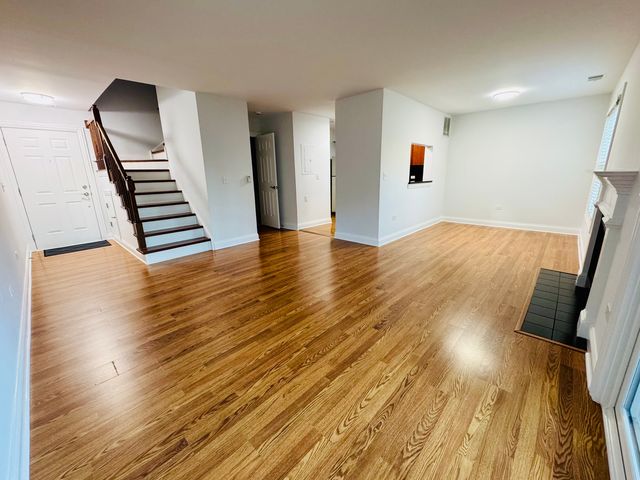 35 Foxcroft Road 115, Naperville, IL 60565