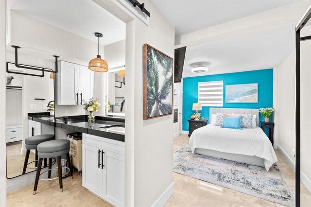 1160 Hillsboro Mile Ph, Hillsboro Beach, FL 33062