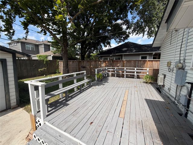 205 E 24th Street, Houston, TX 77008